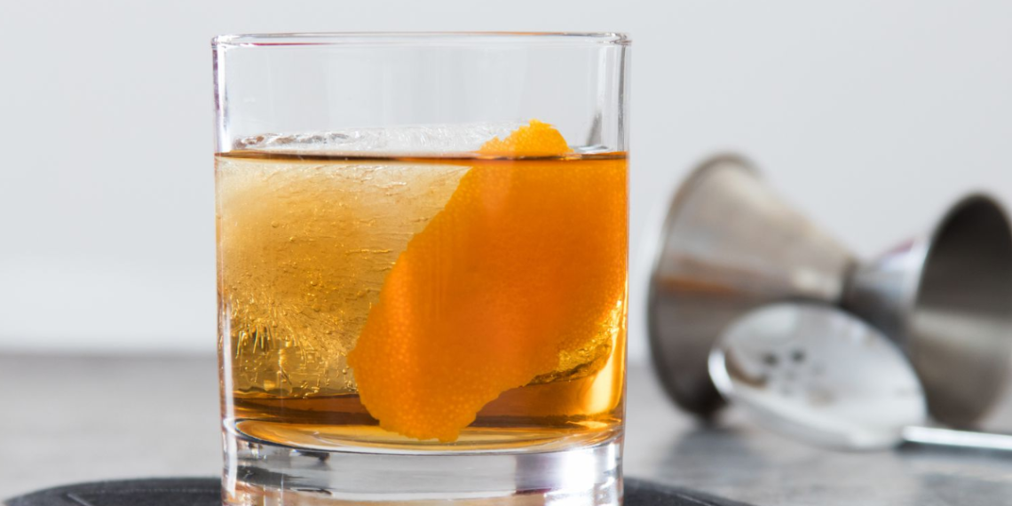 Rum Old Fashioned kokteilis